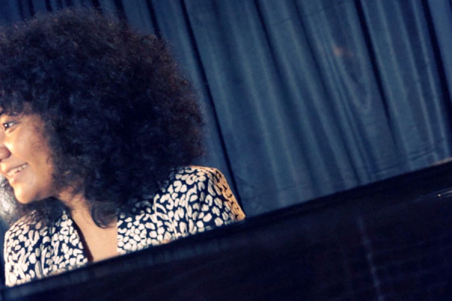 Artidewi : Konser Classic meets Jazz