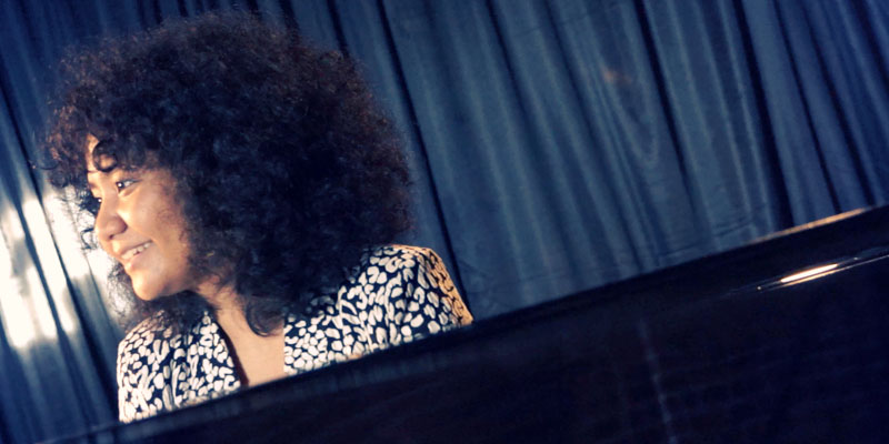 Artidewi : Konser Classic meets Jazz