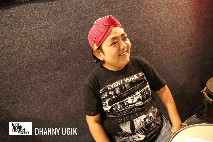 Belajar Drum : Dhanny Ugik – Mendengarkan instrument yang lain dalam bermain Band