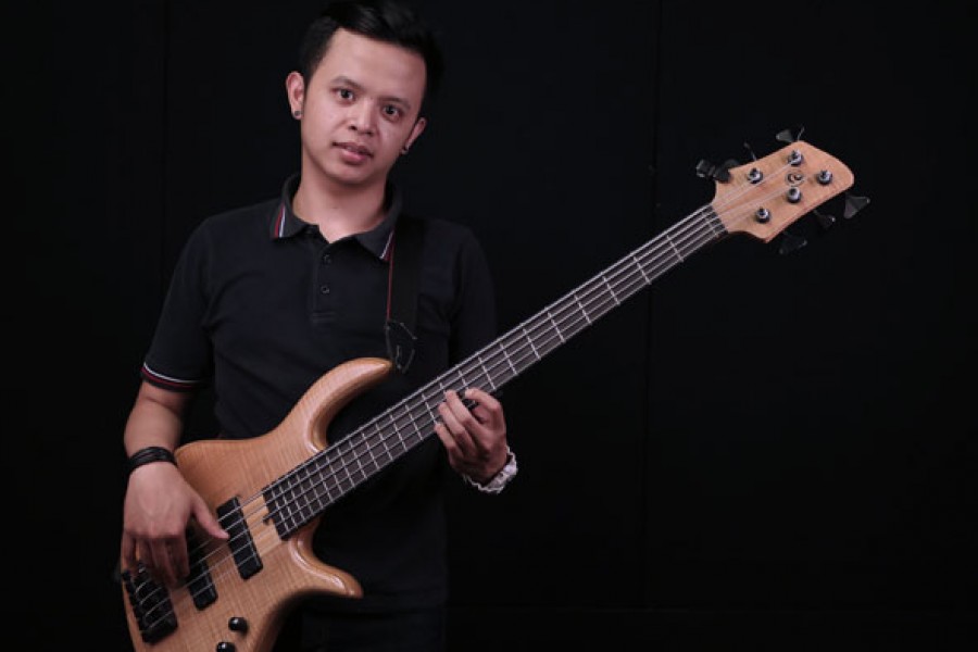 Belajar Bass : Latihan Slap Bass – Ikrar Adina