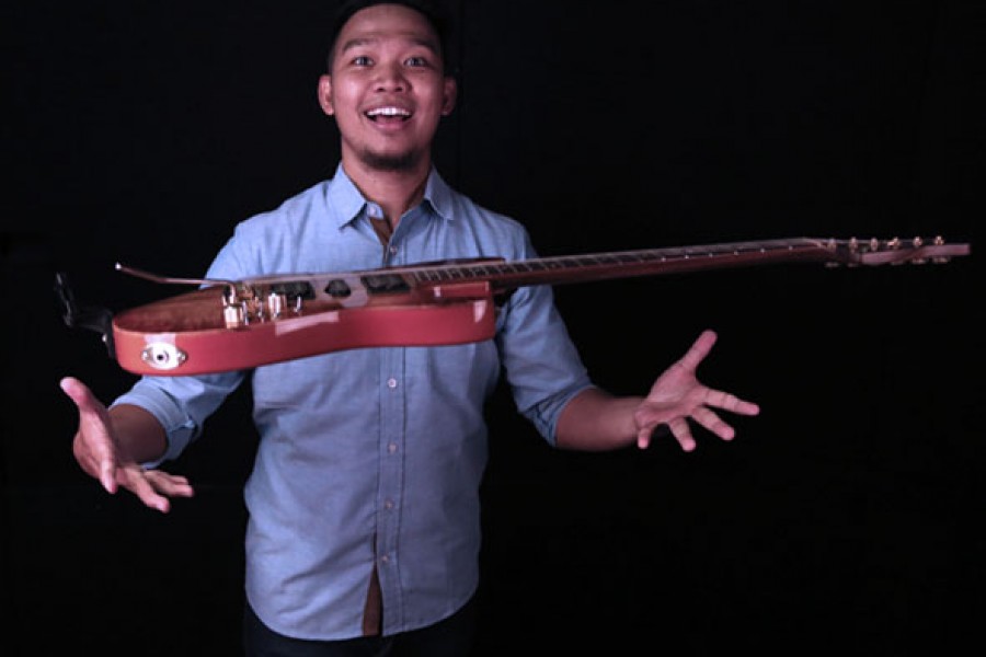 Belajar Gitar Elektrik : Rythm Section – Indra Prasetyo