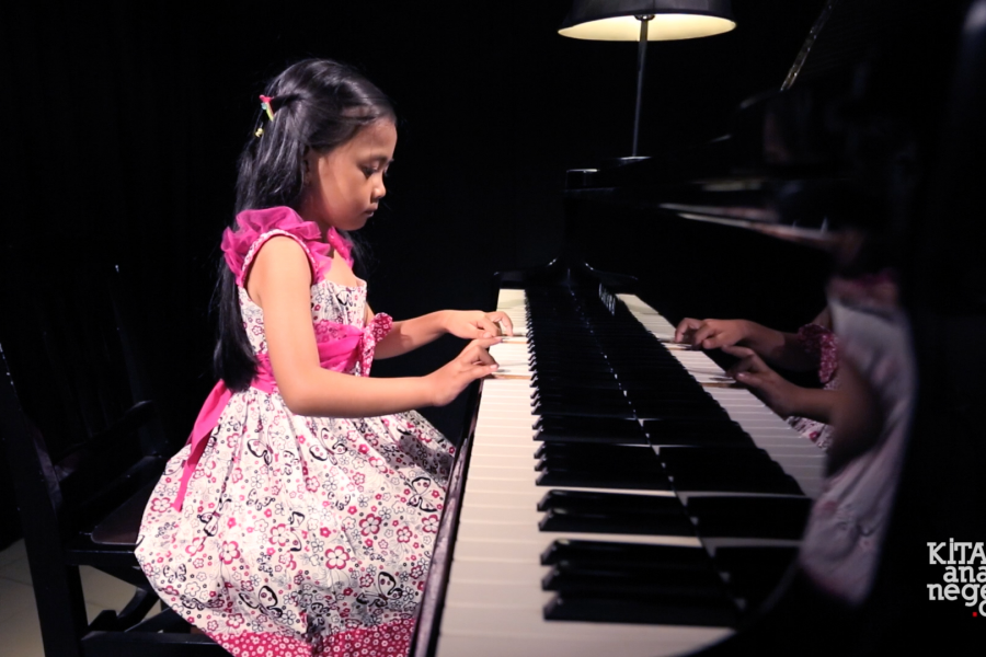 Student Project : Ayska Larasati Anindya – Meet The Flintstone (Piano Cover)