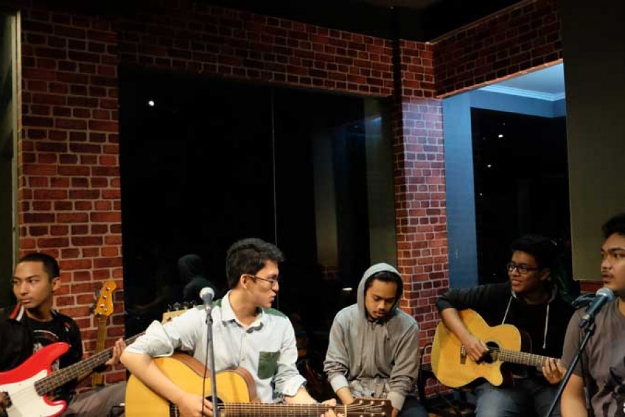 KITAKUSTIK (Tribute To Oasis) – Truff