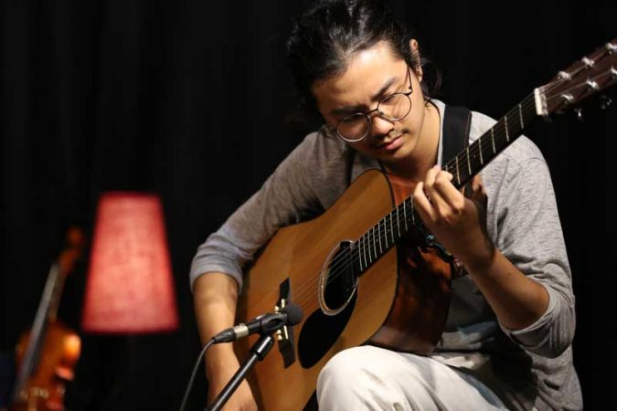 Belajar Gitar : Teknik Boom Chick – Kevin Nikolas