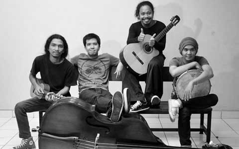 Payung Teduh yang Selalu Membuat Hati Teduh