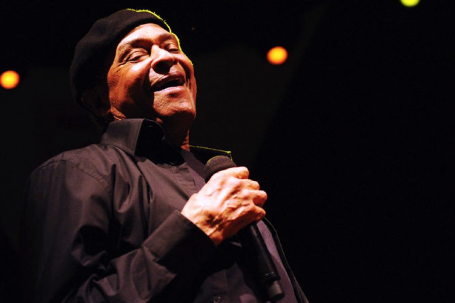 Penyanyi Jazz Legendaris Al Jarreau Meninggal Dunia
