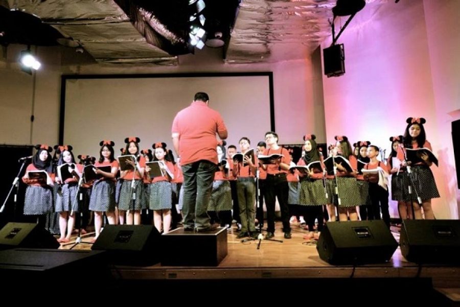 Menyanyi Dalam Harmoni Bersama Gita Tunggal Crescendo