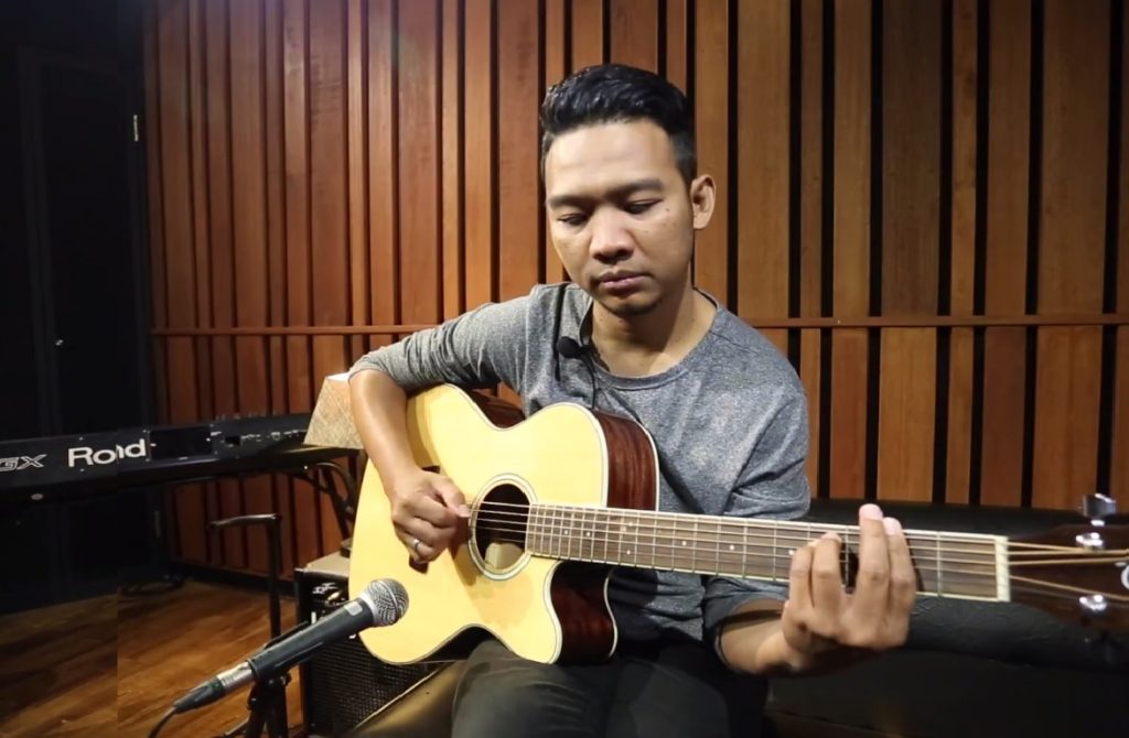 Belajar Gitar Mudah Bareng Indra Prasetyo | Rendy Pandugo – I Don’t Care