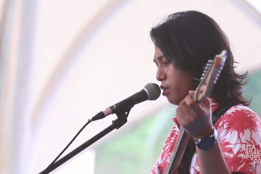 Musik Teras Atas #4 : Titik Biru