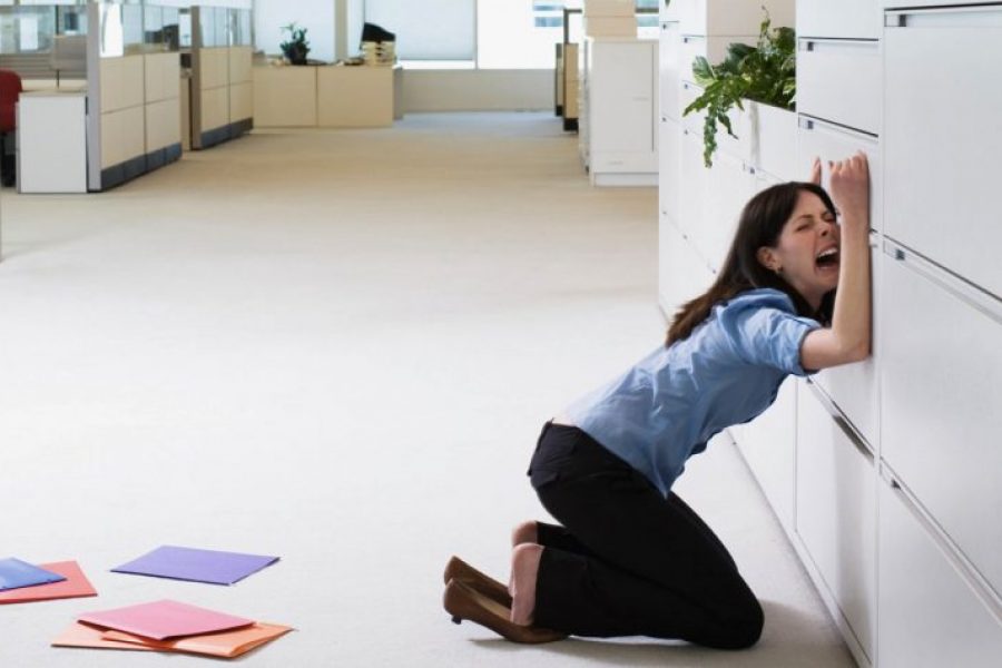 (PlaylistKITA) 3 Lagu yang Akan Membuatmu Menangis di Tempat Kerja