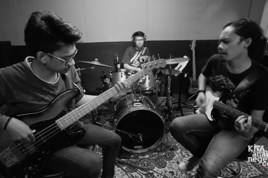 (Student Project) Maroon 5 – Sunday Morning Cover Session