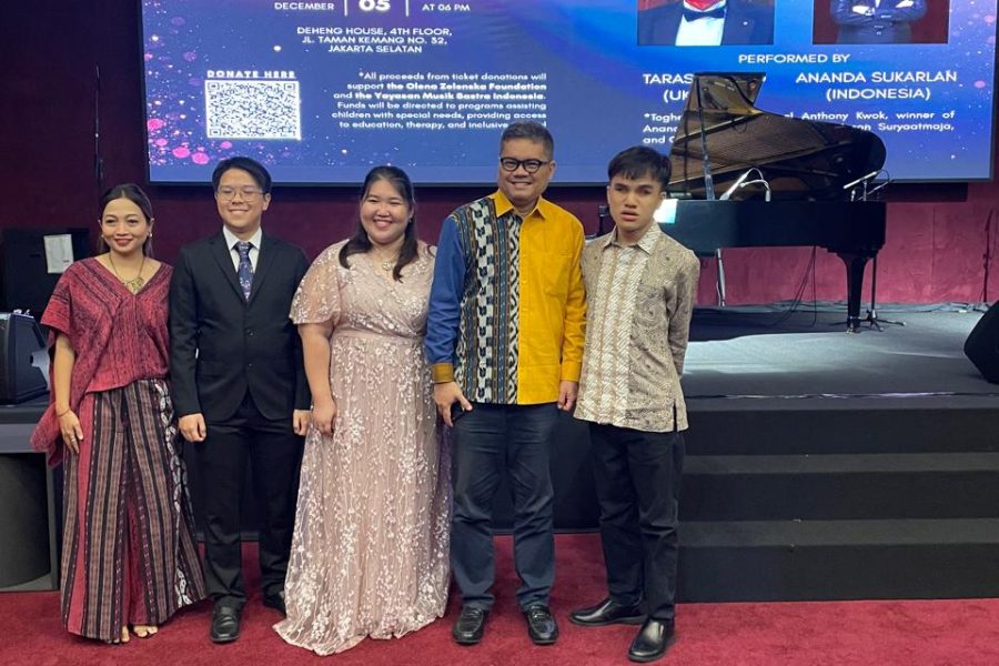 Sebuah Tembang Puitik Bisa Dinyanyikan oleh Lebih dari Satu Vokalis